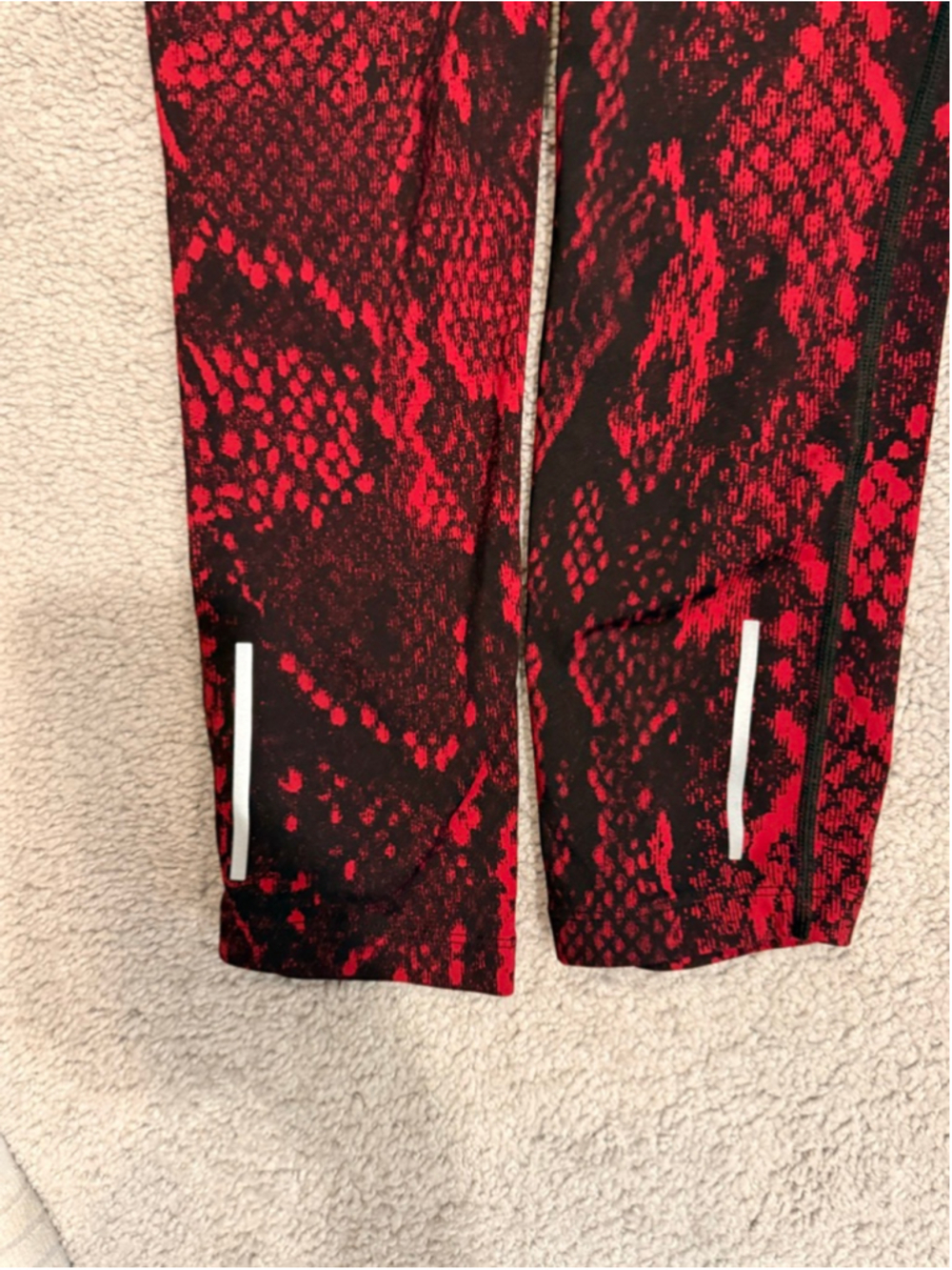 Women's Nike Dri-FIT Red Black Snake Print Leggings S - Picture 8 of 8
